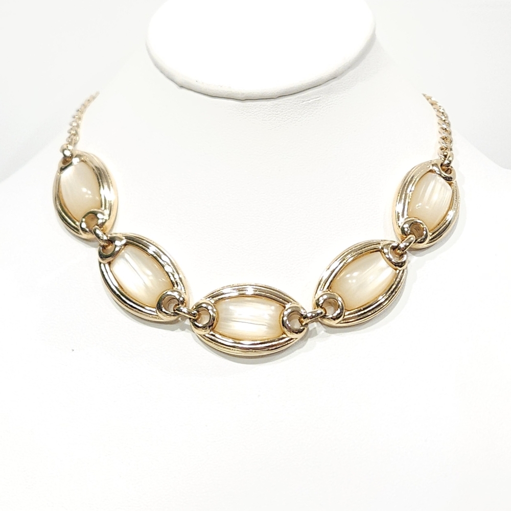 Christian Dior Vintage Ivory Lucite Gold-tone Link Chain Necklace 1970s 1980s - Picture 4 of 16